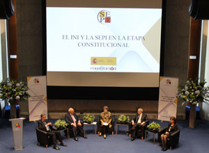 Bayón, Solchaga, Aranzadi y Platero abordan la historia de la empresa pública en los últimos 40 años