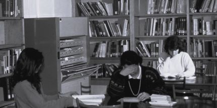 Biblioteca - Hemeroteca