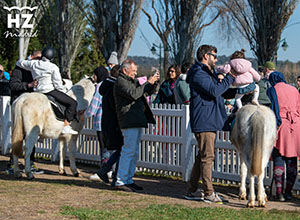 Familias en el Hipódromo de La Zarzuela.
