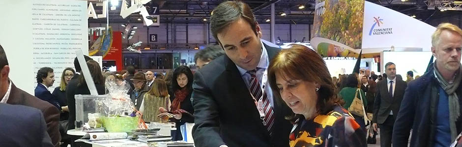 La presidenta de SEPI apoya con su presencia en Fitur la oferta turística de HUNOSA y MAYASA