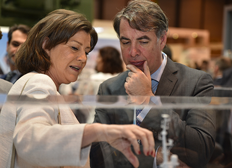 La presidenta de Navantia, Susana de Sarriá, y el presidente de SEPI, Vicente Fernández