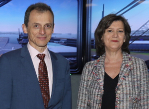 El ministro de Ciencia, Innovación y Universidades en funciones, Pedro Duque, con la presidenta de NAVANTIA, Susana Sarriá