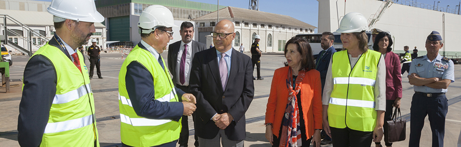 La ministra de Defensa visita el submarino S-80 en NAVANTIA Cartagena 