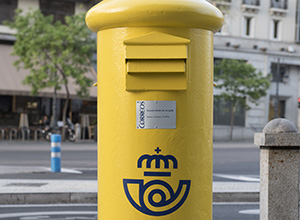 Buzón de CORREOS.
