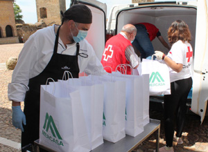 El Grupo SEPI promueve la elaboración de menús saludables para personas necesitadas en Sevilla