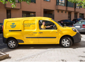 Furgoneta eléctrica de CORREOS.