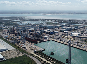 Vista área del astillero de Puerto Real, en Cádiz.