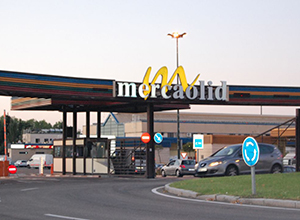 Entrada a Mercaolid, mercado mayorista de Valladolid.