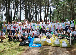 Empleados Grupo TRAGSA en labores de voluntariado.