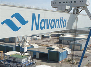 Logotipo de NAVANTIA en el rótulo de un astillero.