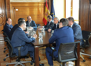 Reunión de responsables de SAECA sobre crédito a una organización interprofesional.