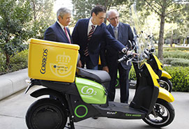 CORREOS adds to its fleet 100 electrical Scutum motorbikes